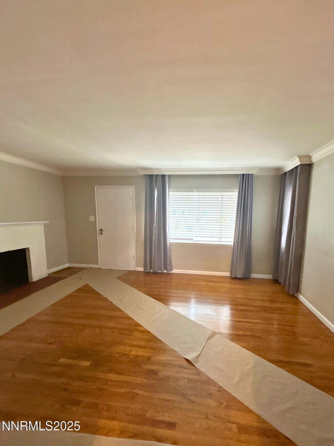 Photo - 320 W Plumb Ln