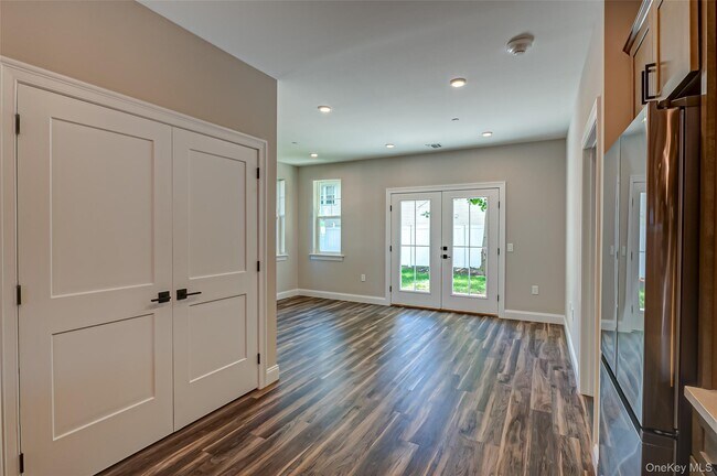 Photo - 1 Conklin St Unit 105