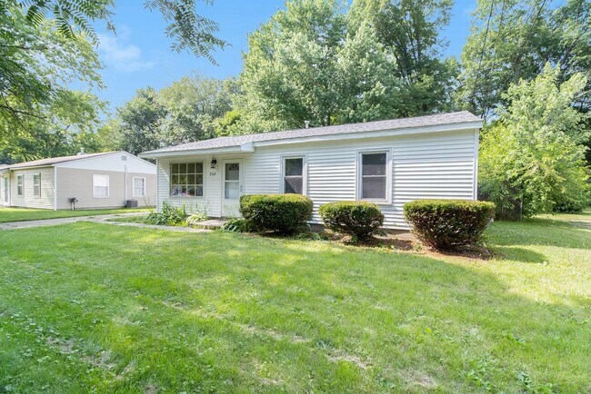 Photo - Contemporary, remodeled 920sqft., 3-bedroom, 1-bath single-family ranch with yard