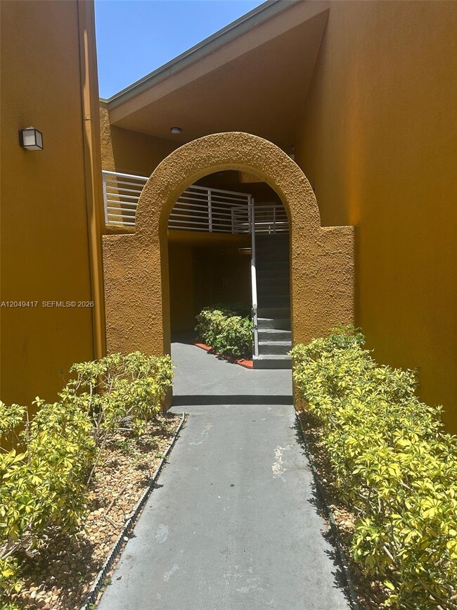 9741 Fontainebleau Blvd