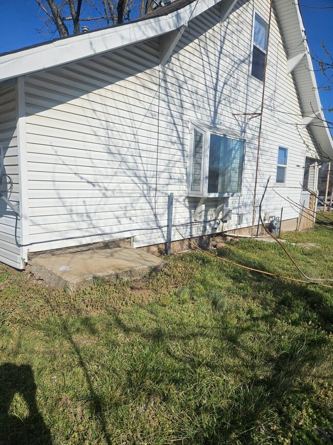 Photo - WOW! Look at this property ! You cant beat this price!