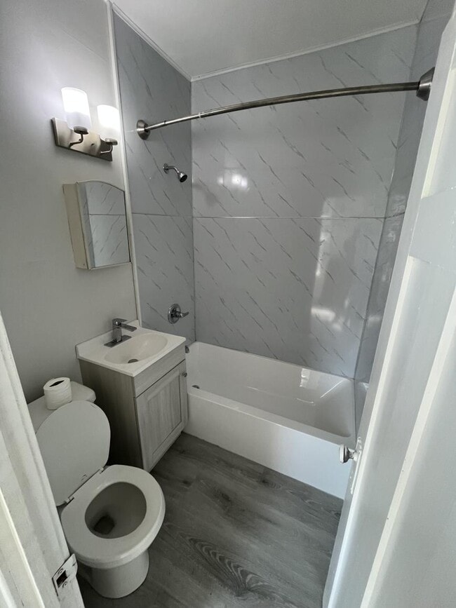 Building Photo - 1 bedroom in Regina SK S4P 2K8