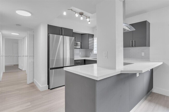 Photo - 6235 SW Kendale Lakes Cir Unit 140