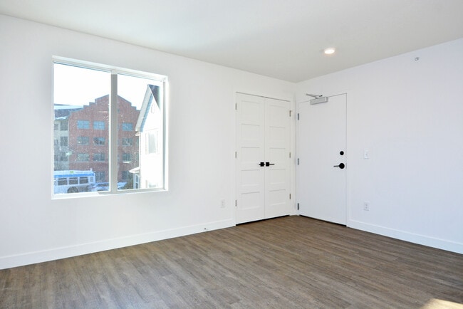 Photo - 2909 Grand St NE Unit 2