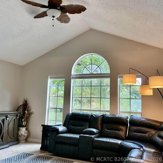 1125 Crystal Way Unit B