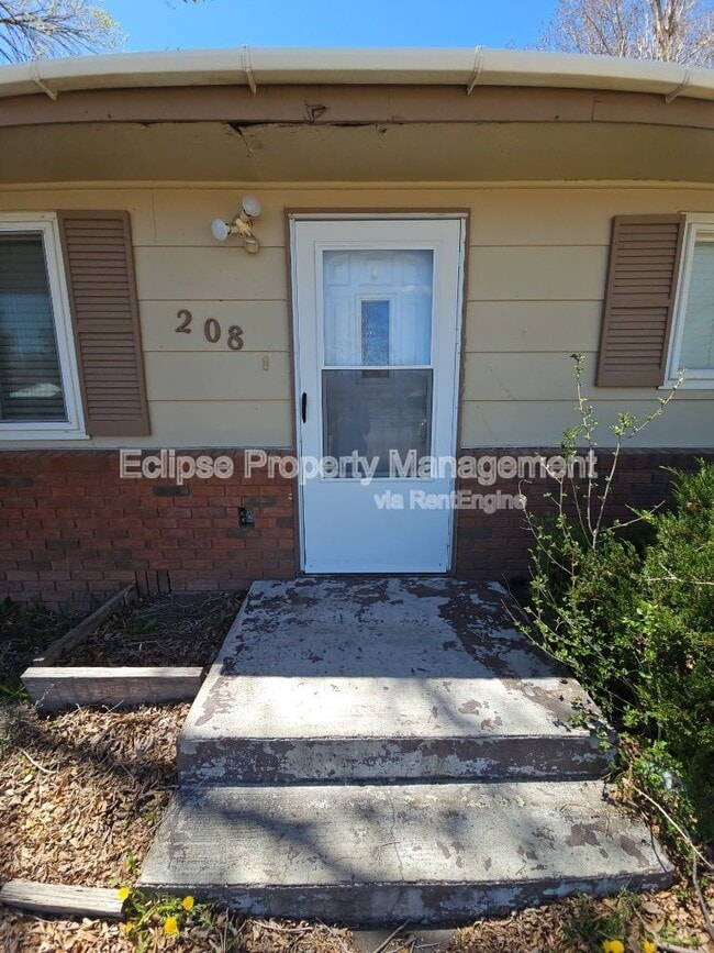 Photo - 208 Maple Dr House
