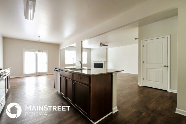 Photo - 207 Hollyhock Ln