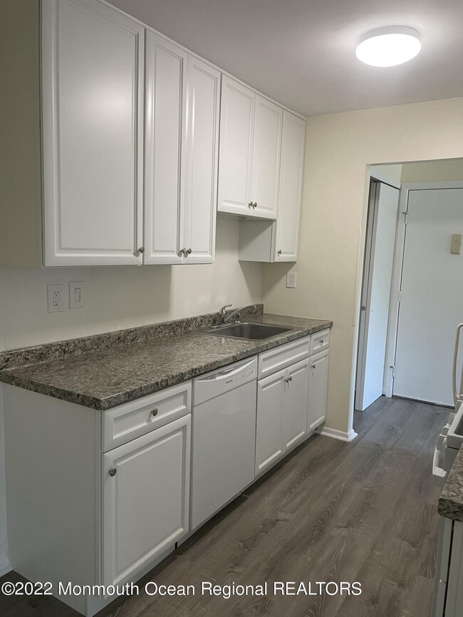 Photo - 82 Amberly Dr