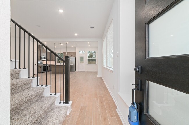 Photo - 135 W Coralburst Lp Unit 1