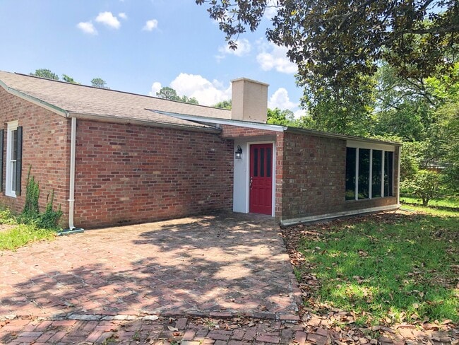 Building Photo - 802 S Texas St