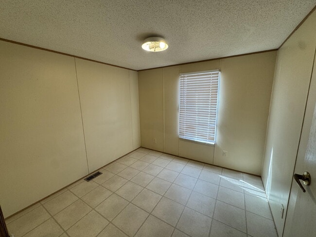 Photo - 7008 N C R 1500