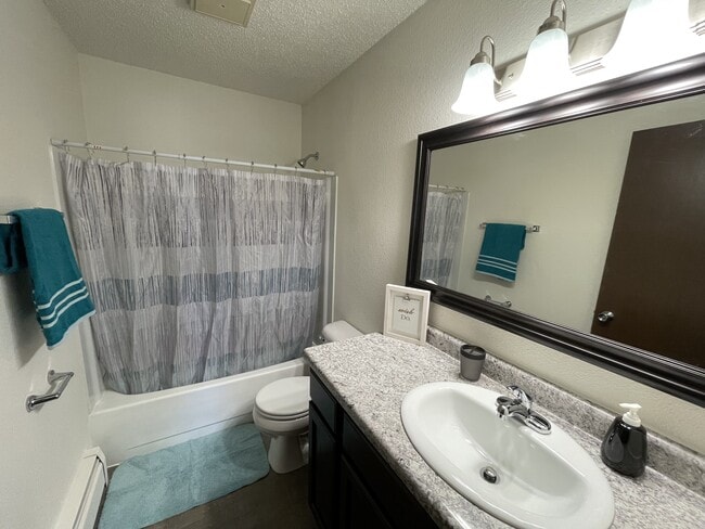 High Ridge Apartments | Bathroom - High Ridge