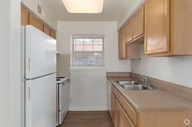 1BR, 1BA - 700SF-Kitchen