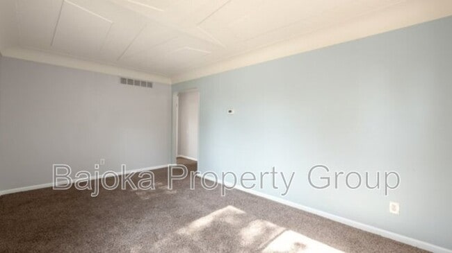 Photo - 6703 Campbell St