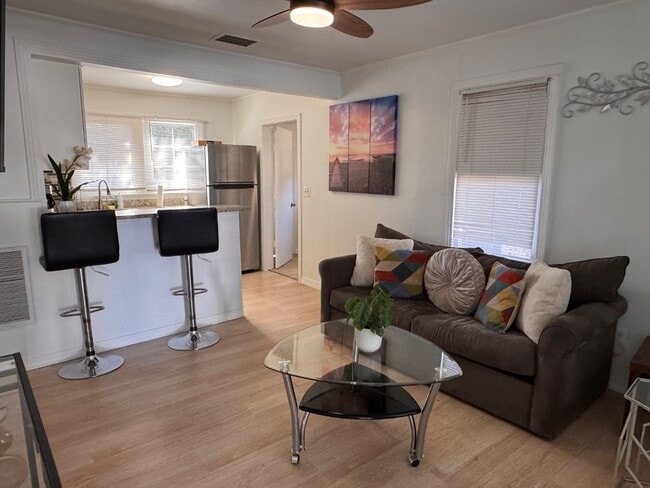 2512 W Rio Vista Ave