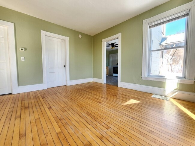 Photo - 72 Pier St