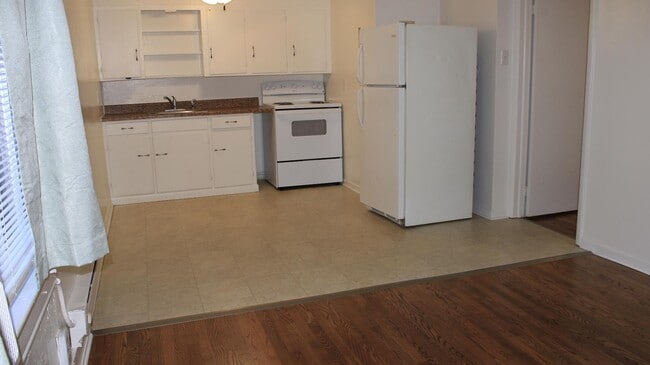 Photo - 112 E Main St