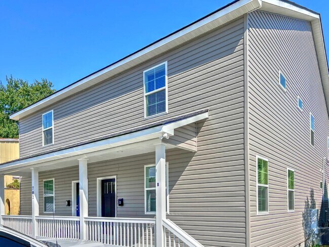 Building Photo - 702 Maryland St Rental