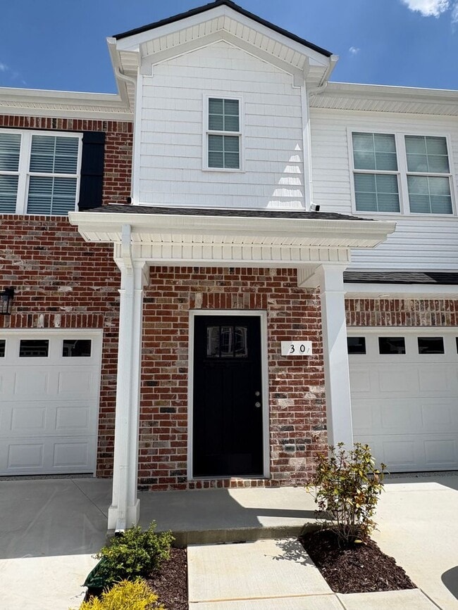 Building Photo - 1/2 OFF MOVE IN SPECIAL....BRAND NEW Luxury Townhome in Tullahoma!!