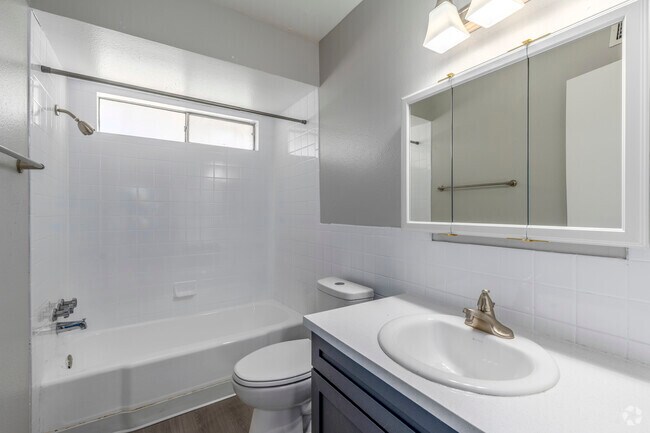 2BR, 1BA - 863SF