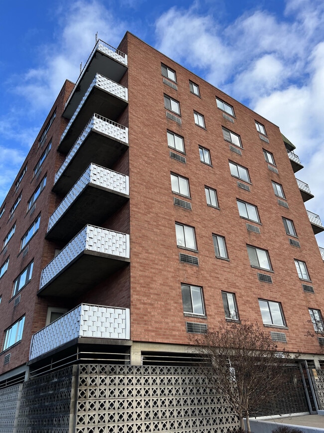 Photo - 1202 Kanawha Boulevard East
