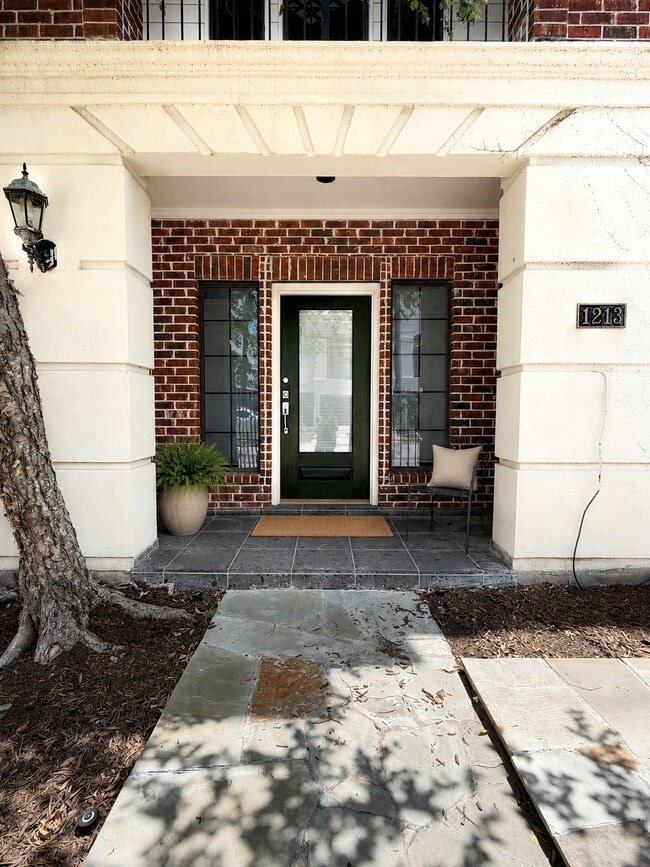 Photo - 1213 Dunlavy St