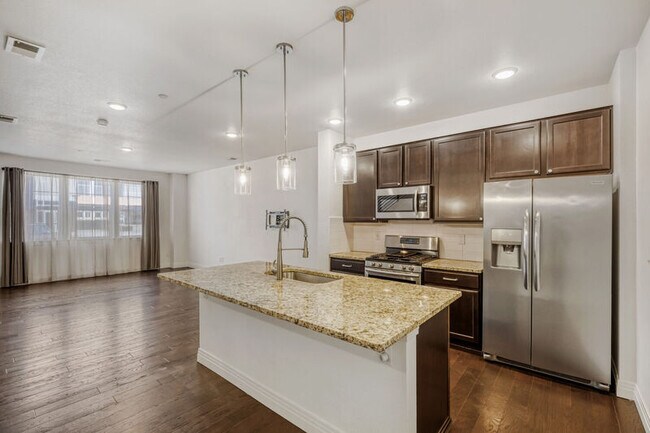 Photo - 1773 Spring Water Pt