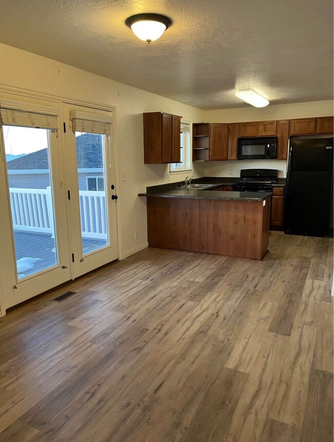 Photo - 335 Chokecherry Cir