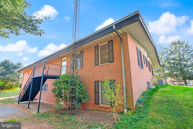 Photo - 318 Evergreen Mills Rd Apartamento