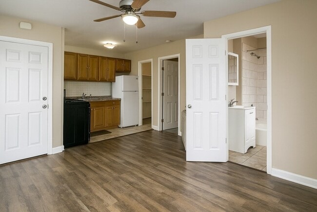 Building Photo - 144 Columbia St Unit 3W