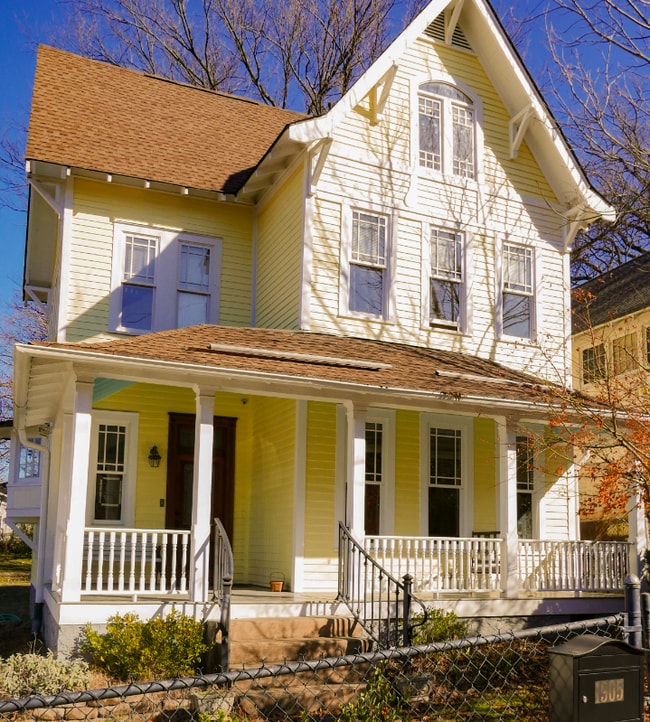 Photo - 1905 Oak St House