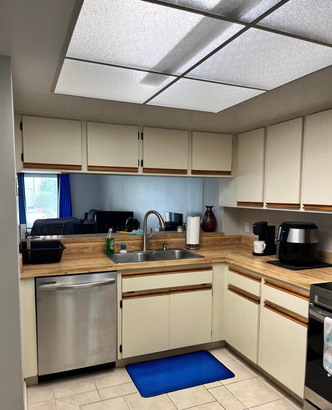 Photo - 441 N Harbor City Blvd Unidad A13