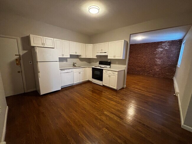 Photo - 15 Stearns Rd Unit #4