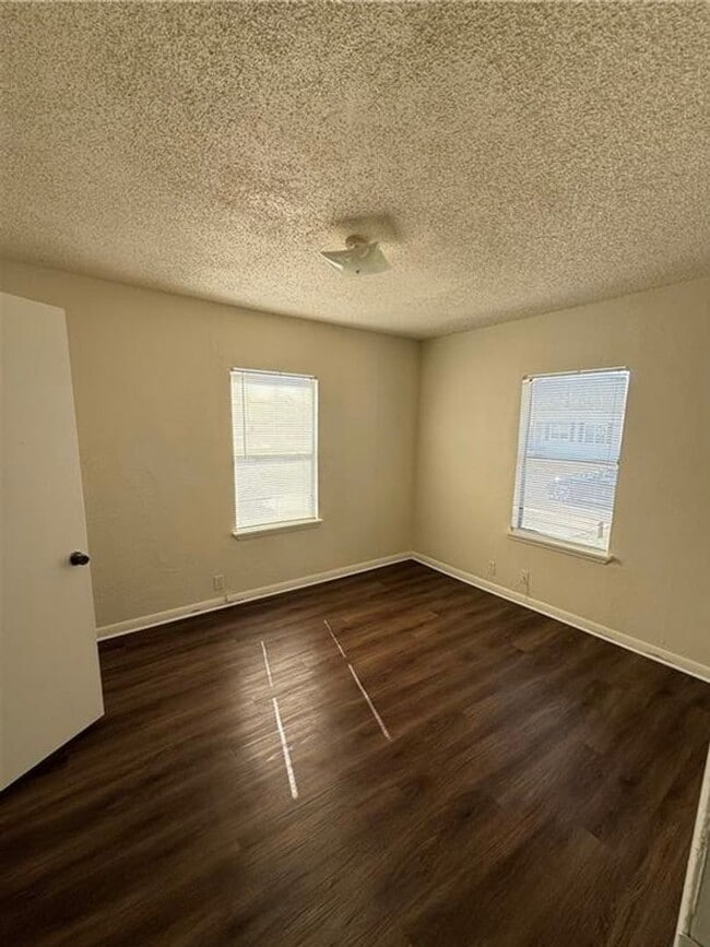 Photo - Cozy newly renovated corner lot 3 bedroom ...