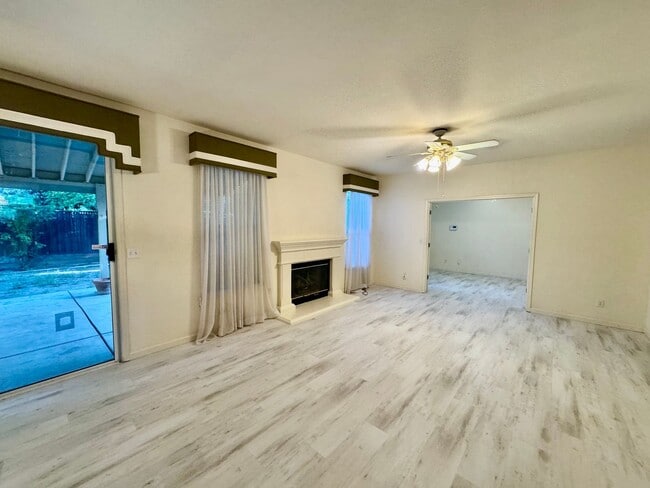 Photo - Huge 4 Bedroom + Den, 3 Bath Southside Home For Rent