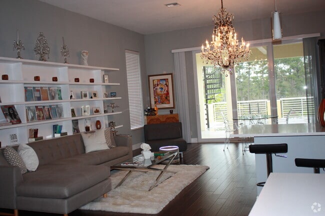 Building Photo - 5862 Homeland Rd Unit Guest Studio