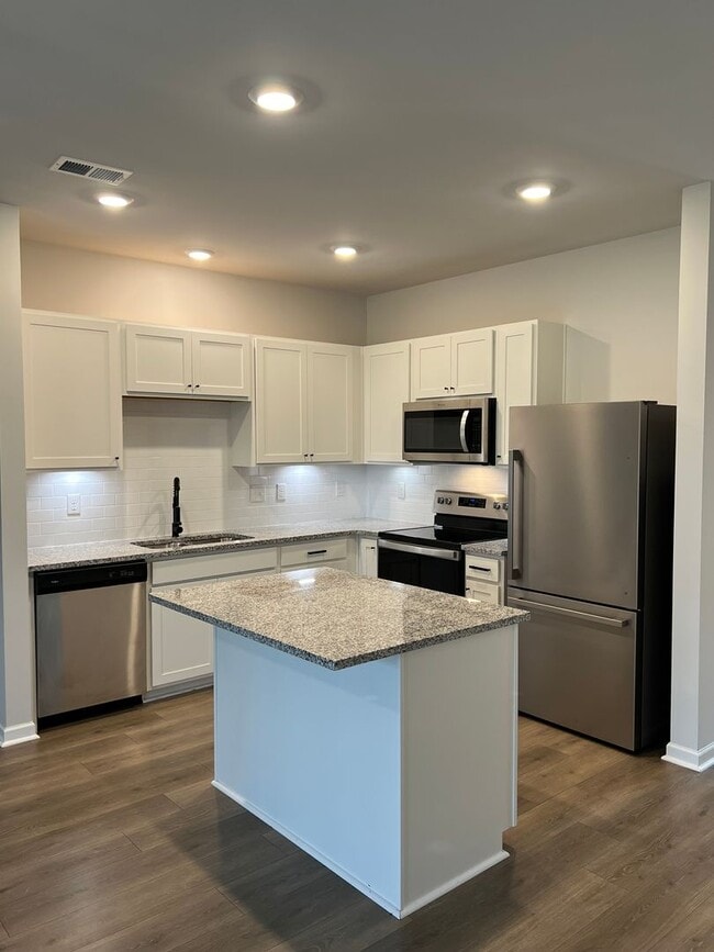 Photo - 3 bedroom, 2.5 Bath, 2 story Townhome in Columbia, TN