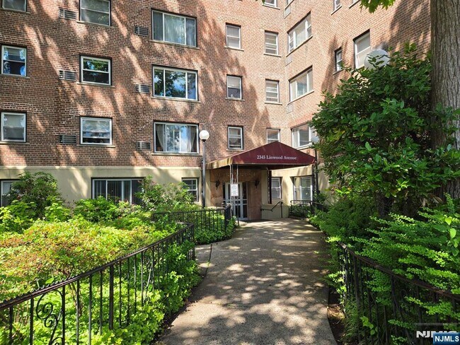 Photo - 2345 Linwood Ave Unit LG