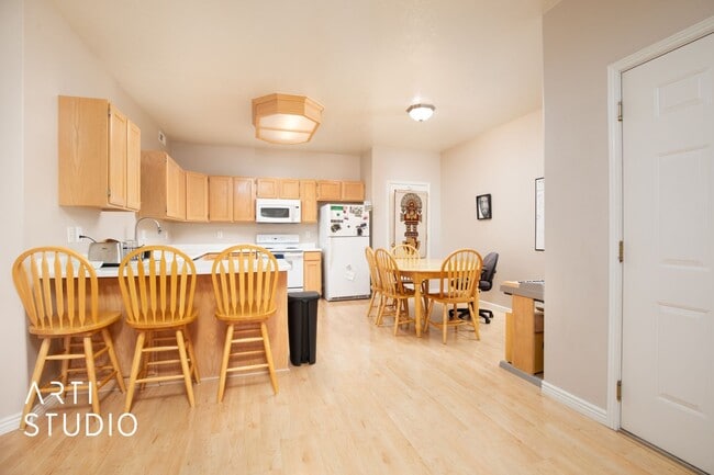 Photo - 331 Belmont Pl Unit Small
