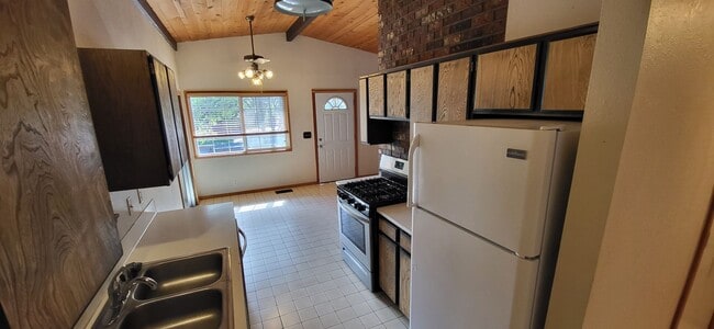 Photo - 2 bed 1.5 bath Downtown Bend - Large Master - Fenced Yard
