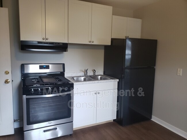 Building Photo - 1325 Virginia Ave Unit A22