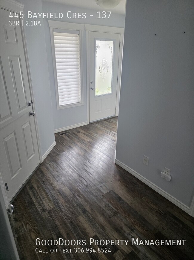 Photo - 445 Bayfield Crescent
