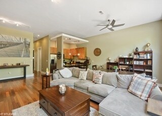 Photo - 902 N Elston Ave Unidad 102