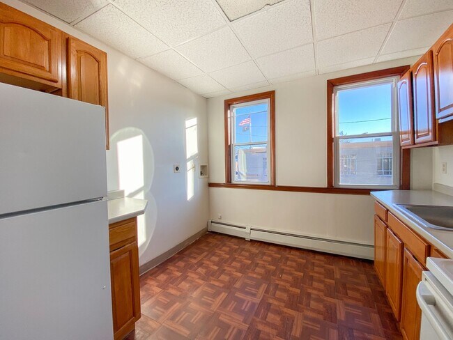 Photo - 1-3 Webster St / Amauta Apartments LLC Unidad 2nd Fl