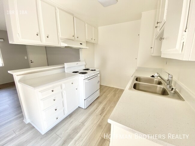 Photo - 3337 S Canfield Ave Unidad 207