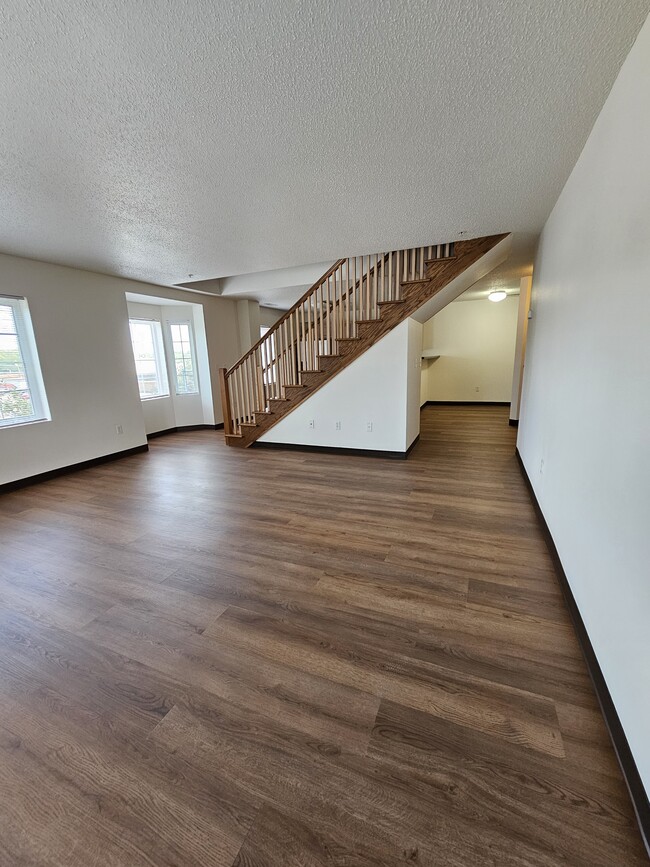 Building Photo - 943 S Gilbert St Unit 32