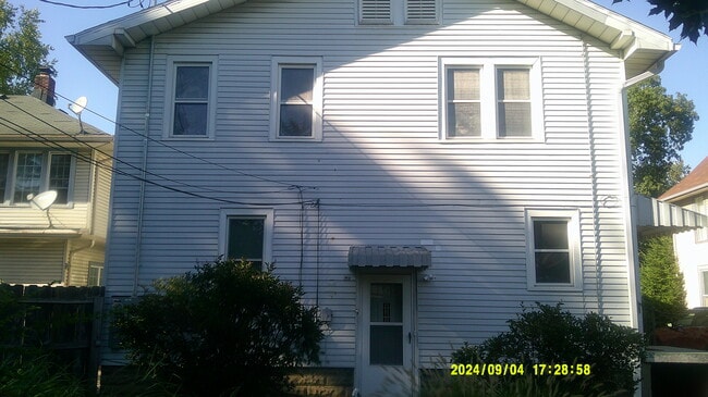 Photo - 921 W 8th St Unit A