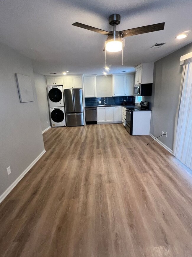 Photo - Modern 2-Bedroom Apartment with Washer & Dryer!