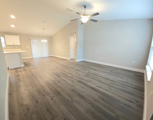 Photo - 262 Locust Pass