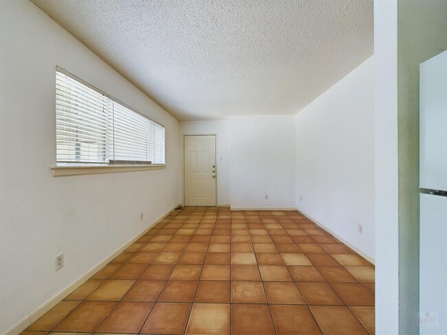 Photo - 803 W 28th St Condo Unit 107